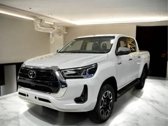TOYOTA HILUX 2.8 D-4D TURBO DIESEL CD SRX 4X4 AUTOMÁTICO TOYOTA HILUX 2.8 D-4D TURBO DIESEL CD SRX 4X4 AUTOMÁTICO